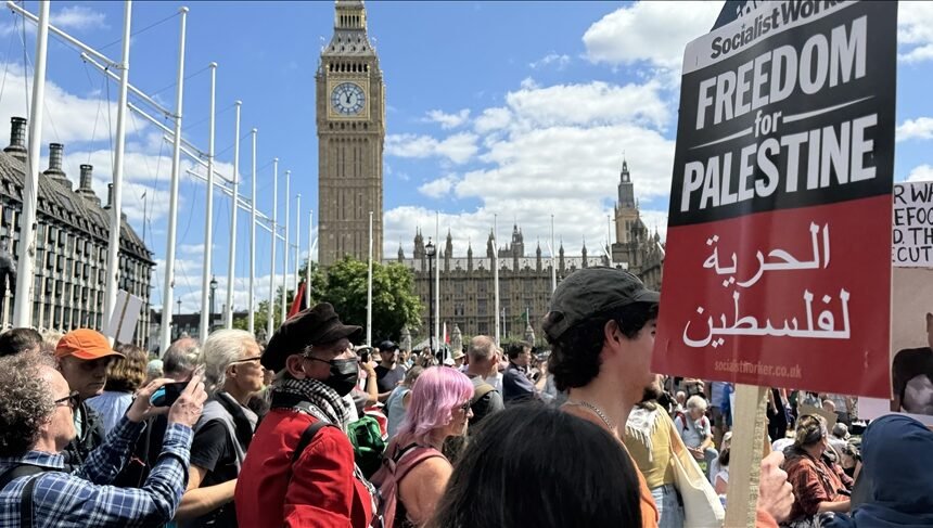 İngiltere’de yasaklanan “Palestine Action” grubuna destek eyleminde gözaltı sayısı 521’e çıktı