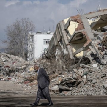 Depremde yıkılan Ezgi Apartmanı’nın firari sanıkları yurt dışına kaçtı