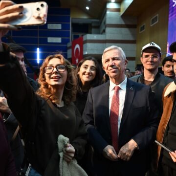 MANSUR YAVAŞ: GENÇLERİN AKLINA İHTİYACIM VAR