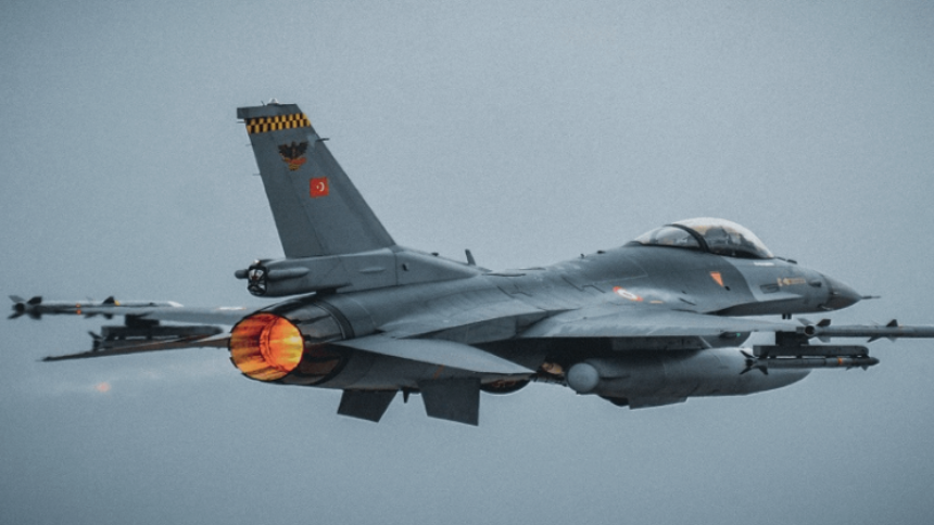 Türk F-16 6 Türk F-16'sı KKTC'ye konuşlandırıldı