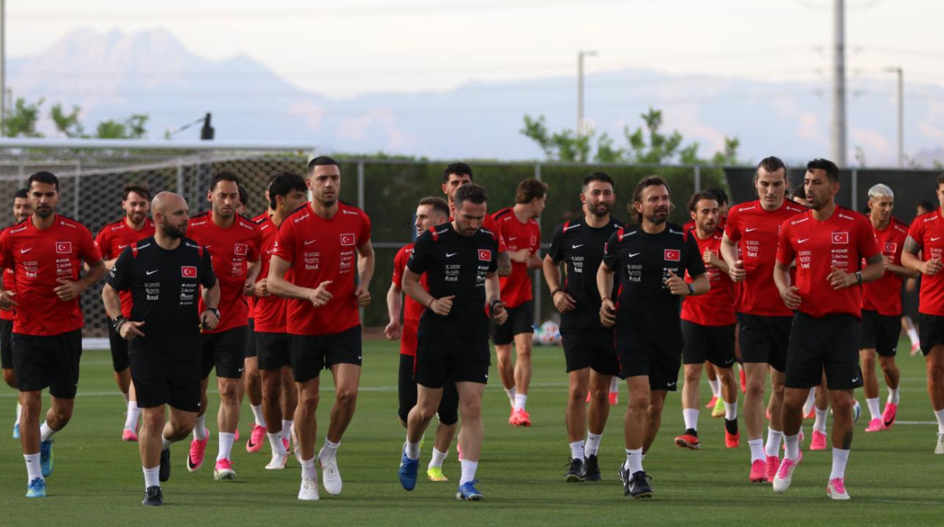 A Milli Takım Paraguay Mesaisi İçin Sahaya İndi