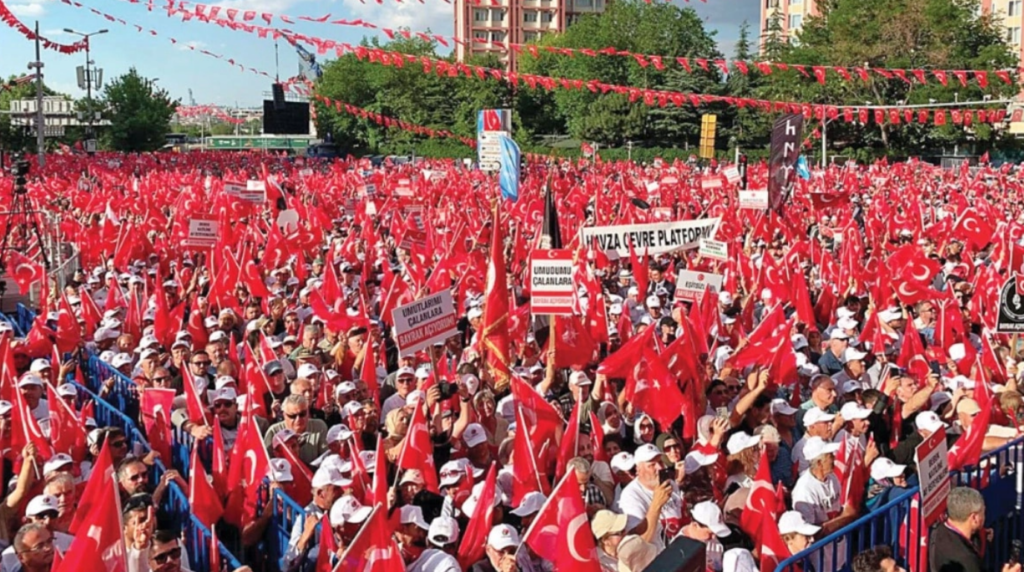 bayrak-aciyoruz-balikesir-miting-1024x572 Dervişoğlu’ndan İktidara Sert Anayasa Uyarısı; "Şahıs Devletine Geçişin Girizgahı"